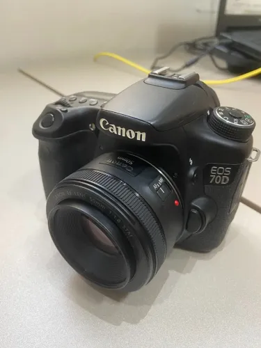 Câmera DSLR Canon 70D (não acompanha lente)