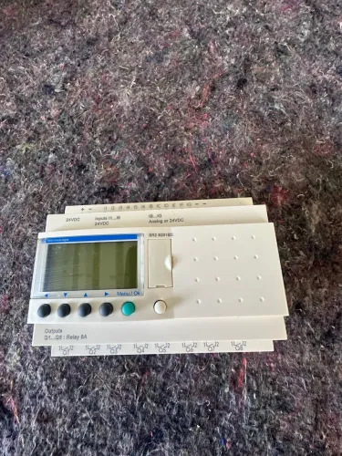Controlador Telemecanique/Schneider SR2 B201BD 24VDC
