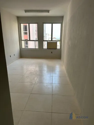 Sala comercial á venda no centro de Florianópolis.
