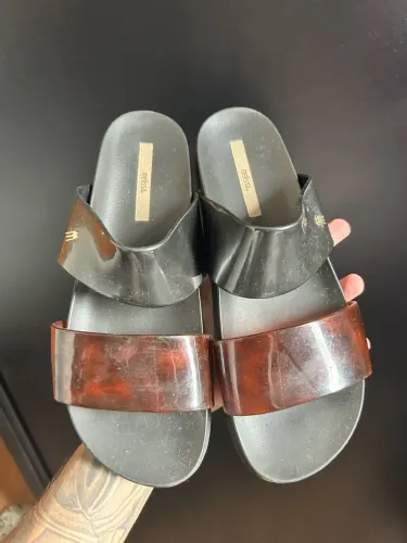 Sandália chinelo Melissa wide slide duas tiras