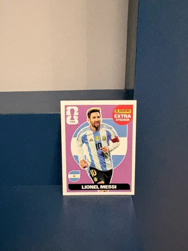 Figurinha extra stick LIONEL MESSI ROXA + CARD PANINI