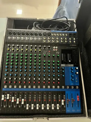 Mesa de som Yamaha MG16XU, com nota fiscal, na garantia ainda. 