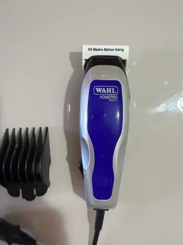 Máquina de corta cabelo (110 volts)