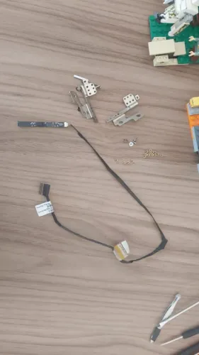 Cabo Flat Webcam Positivo e Dobradiças