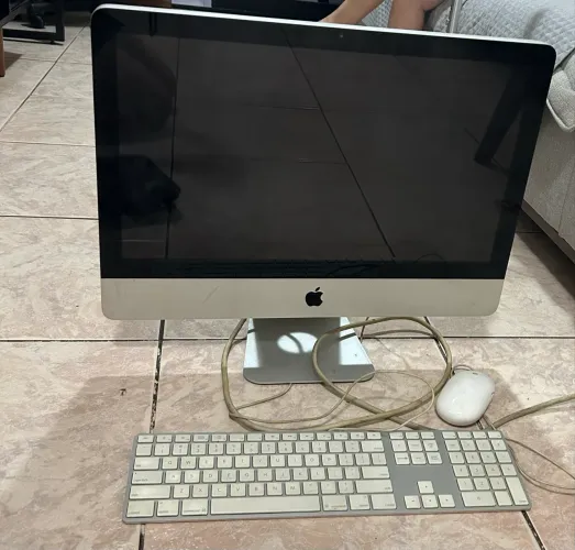 iMac Apple  liga mas reinicia (para reparo/peças)