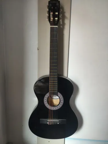 Violão Usado - Bom Estado + Suporte de Parede de Brinde ou Teclado usado ?