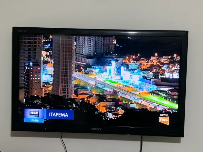 TV Sony Bravia 32" LED (Modelo KDL-32EX555) + Antena Digital - Perfeito Estado