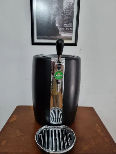Vendo chopeira krups Heineken 5 litros com 10 tubes Beertender . Valor de R$ 530,00.
