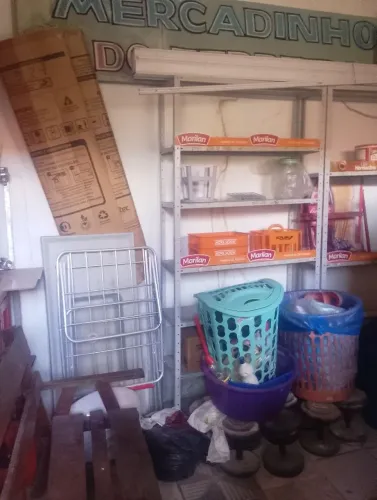 Estante de aço e caixas de Itaipava litrao