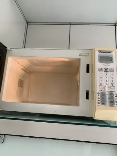 PANASONIC 21L Microondas