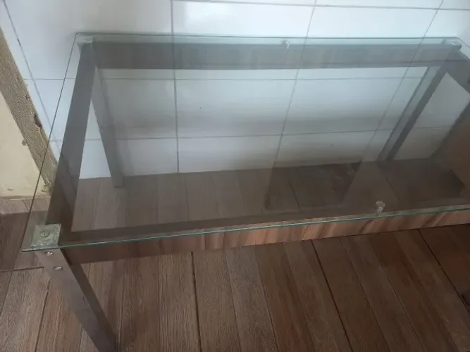 Mesa de vidro com 4 cadeiras