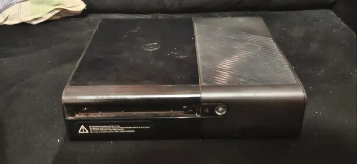 Xbox 360  + Dois controles originais + 23jogos + pilhas recarregáveis e carregador