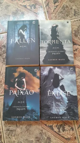 Livros da série "Fallen", da autora Lauren Kate