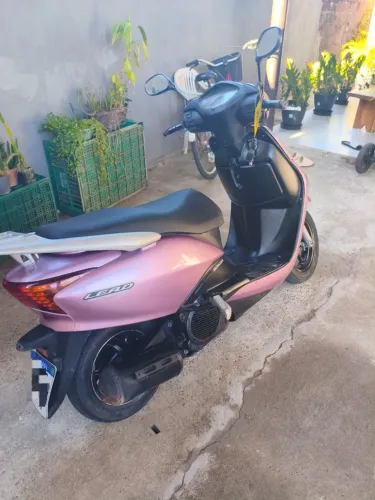 Moto automática muito econômica 
