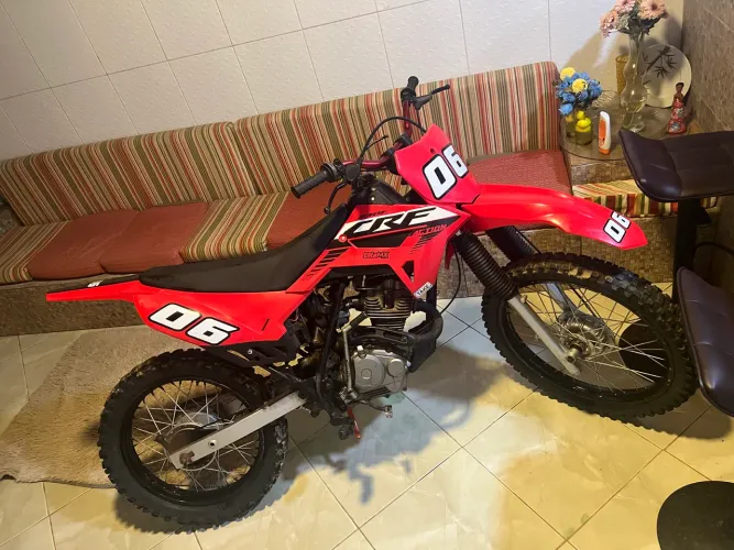 Vendo moto preparada pra trilha