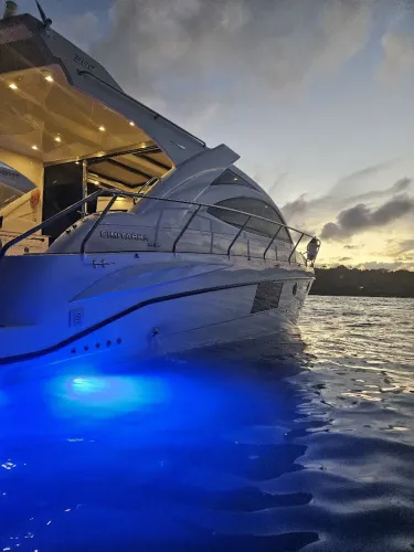 LANCHA CIMITARRA 36 HARDTOP 100% MANUTENÇÃO EM AUTORIZADAS