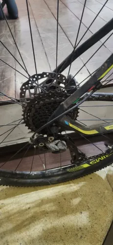 Bicicleta Oggi 7.0 aro 29 M, com pouca rodagem