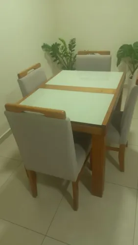 Conjunto Mesa de Jantar Madeira e Vidro com 4 Cadeiras