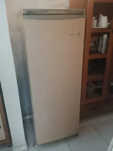 Geladeira Electrolux R27