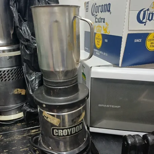 Liquidificador Croydon alta rotação