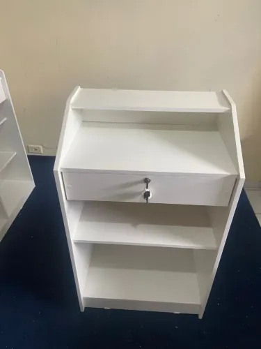 Balcão de Recepção Branco com Gaveta Trancável - Ideal para Comércio