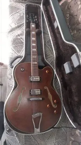 Guitarra Condor. Semi acústica modelo 601 Special, super conservada com case novo