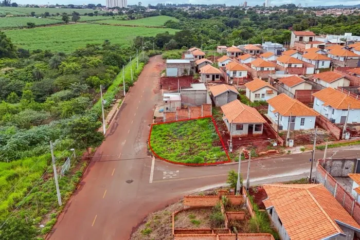Terreno à Venda em Pirassununga  Esquina, Ótima Localização