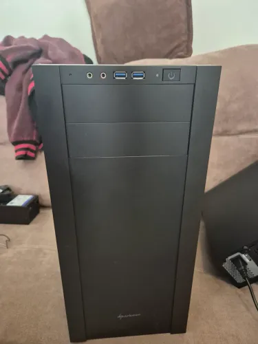 Gabinete mid tower