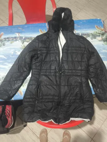 Jaqueta Feminina Forrada com Capuz Peluciado - Conforto e Estilo para o Inverno!