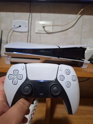 Vendo ps5 slim com leitor de disco.