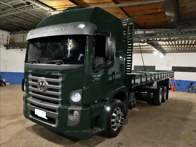 vw 24250 verde 2011/12 constellation 6x2 carroceria 8,5m 