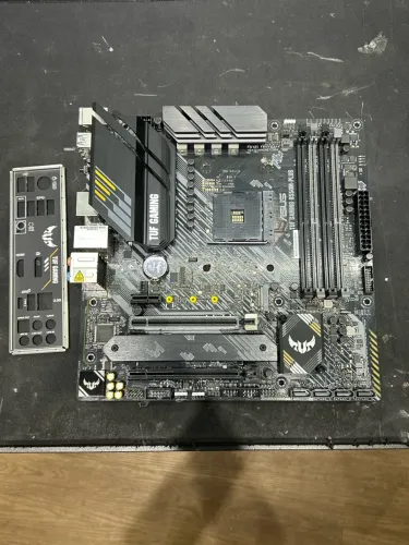 Placa mãe B550M-PLUS