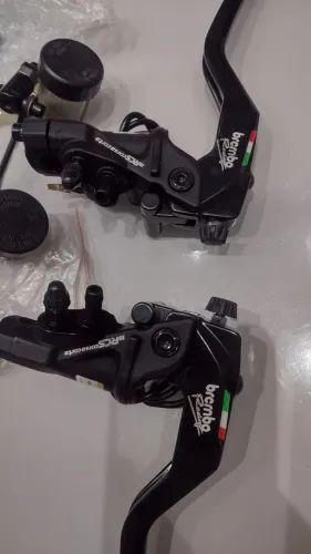 Manete brembo novo