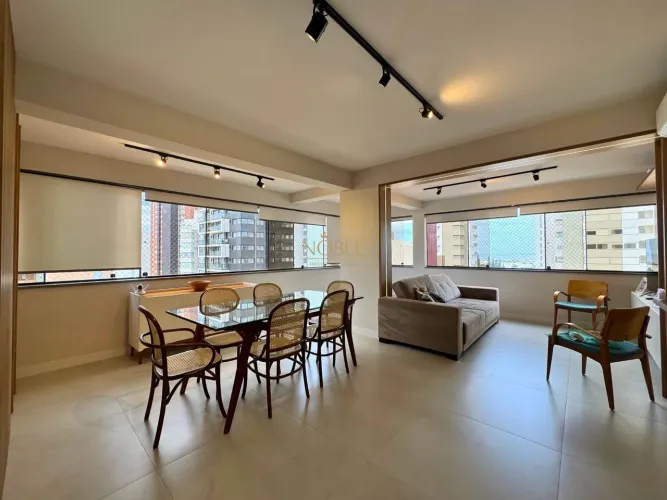 Apartamento mobiliado com 4 suítes, sacada ampla e vista exuberante