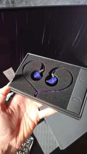 Fone iem Cozoy D1