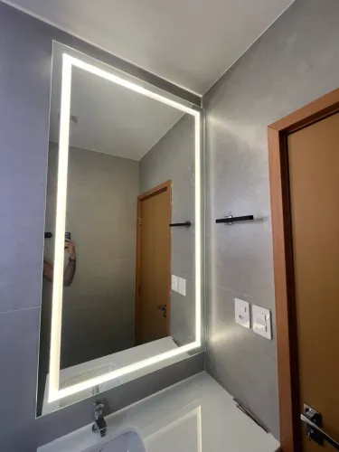 Vendo espelho com jateado e led frontal