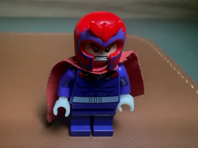LEGO Marvel Magneto Dark Purple - Set 76022 sh0119 Original?