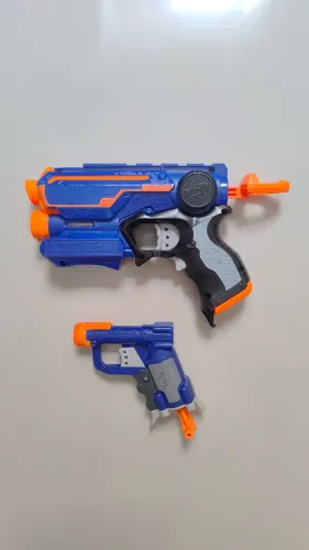 2 Nerfs (Firestrike e Nerf N-Strike) 24 munições