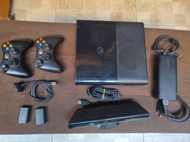 Xbox 360 Super Slim + Kinect e 500 GB