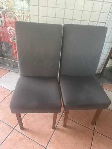 Vende se cadeiras de madeira e alcochoadas !