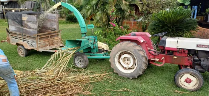 Ensiladeira Nogueira en-6700 com reboque