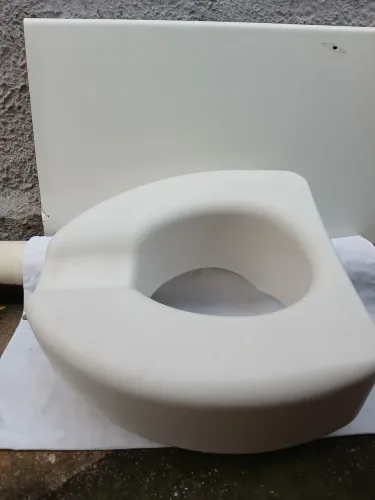 Elevador de assento sanitário