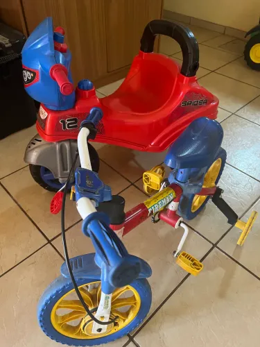 Bicicleta e triciclo infantil