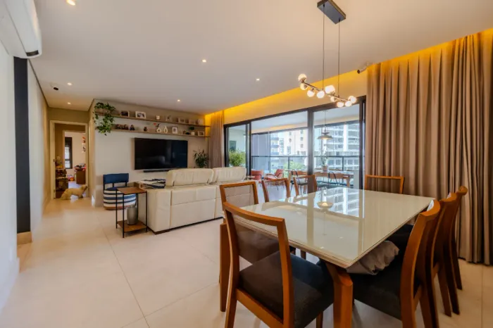 Apartamento para venda em Aclimação com 4 quartos, sendo 3 suítes, 2 vagas, 159m²