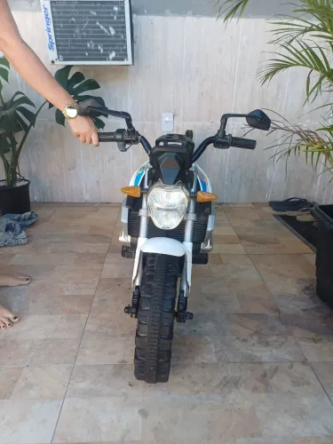 Moto elétrica. Start e Ré. Contém farol e lanterna. Entrada para Pen Drive