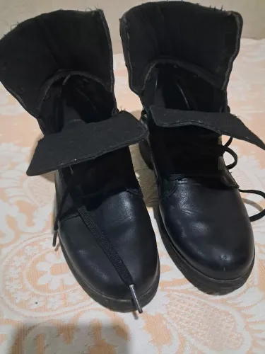 Bota feminina  tamanho  34