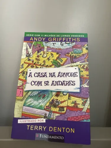 Livro ?a casa na árvore com 52 andares?