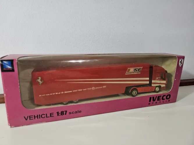 Miniatura Caminhão Iveco Stralis Ferrari 1:87 New-Ray (na caixa original!)