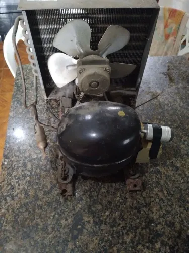 Vendo unidade condesadora 1/3+ completo