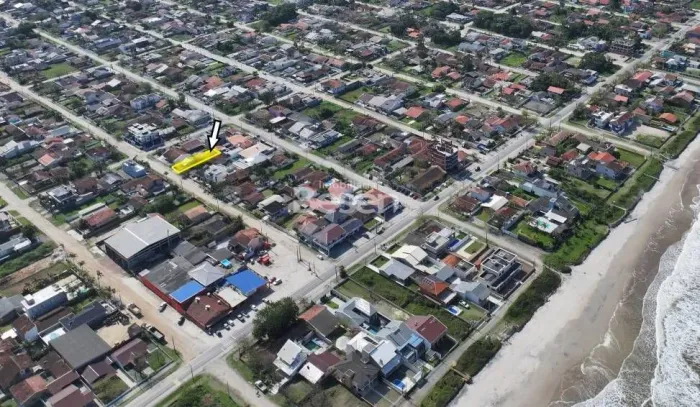 ÓTIMA CASA COM PISCINA- MOBILIADA APENAS 200MTRS DA PRAIA